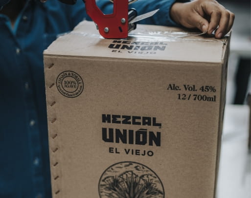 Mezcal Unión - Proceso de producción Embotellado